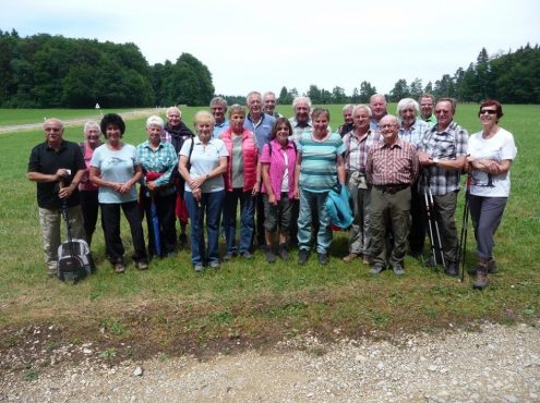 Senioren-des-Albvereins-Messstetten-wandern-durch-das-Ursental
